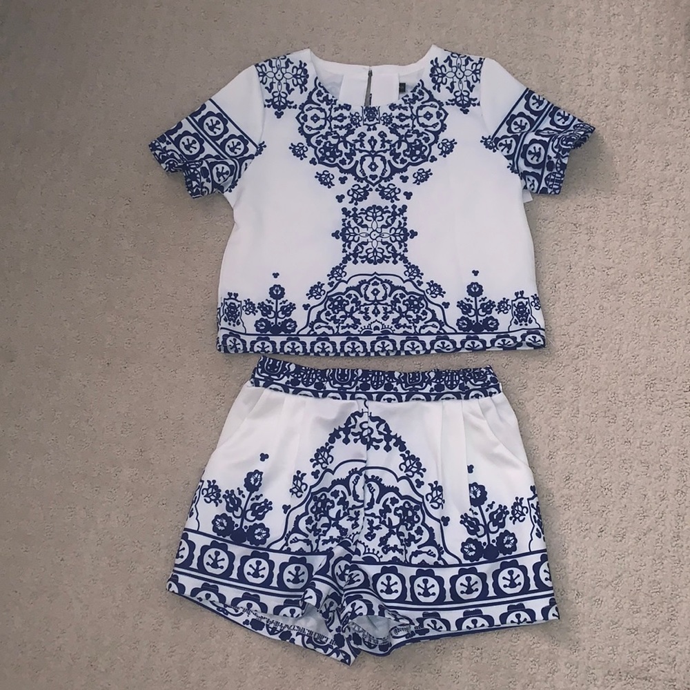 blue and white set